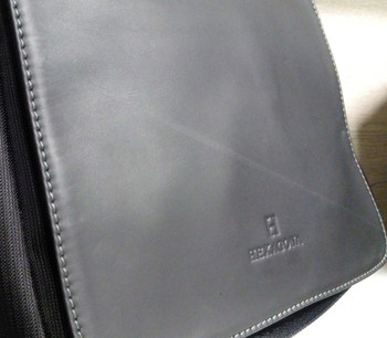 Černá kožená taška přes rameno Hexagona 299156