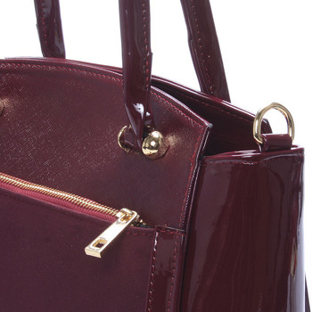 Luxusní vínová lakovaná kabelka se zlatým kováním - Delami Margo
