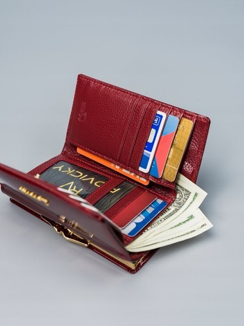 Jedinečná dámská lakovaná kožená peněženka červená - Lorenti 55020SH