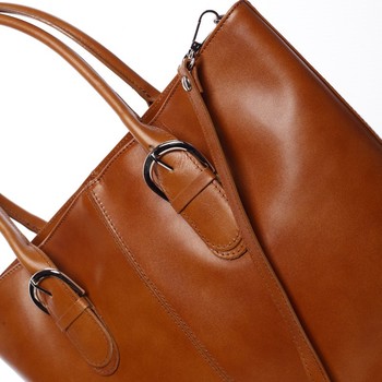 Moderní a elegantní dámská kožená kabelka koňaková - ItalY Achilla